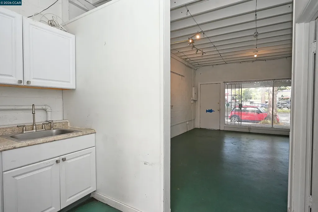 2221 - 2223 San Pablo Avenue Berkeley CA 94702