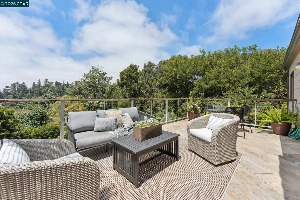 5821 Colton Boulevard Oakland CA 94611