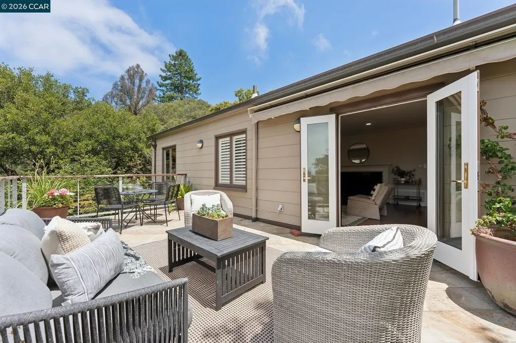 5821 Colton Boulevard Oakland CA 94611