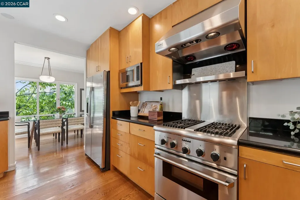 5821 Colton Boulevard Oakland CA 94611