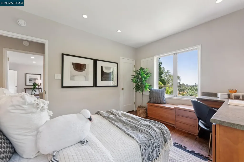 5821 Colton Boulevard Oakland CA 94611