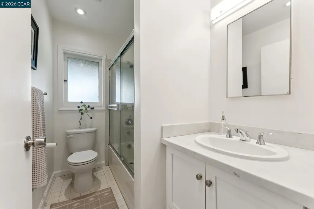 5821 Colton Boulevard Oakland CA 94611
