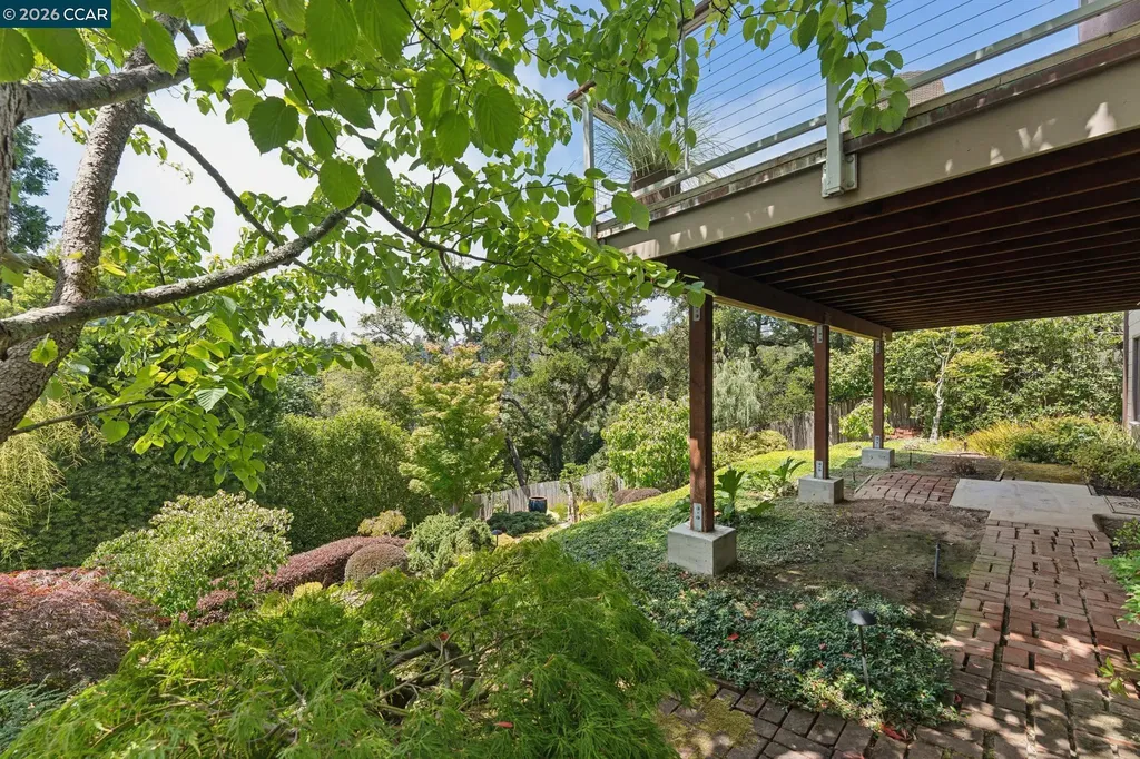 5821 Colton Boulevard Oakland CA 94611
