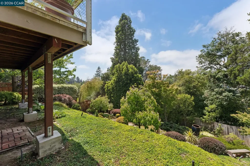 5821 Colton Boulevard Oakland CA 94611