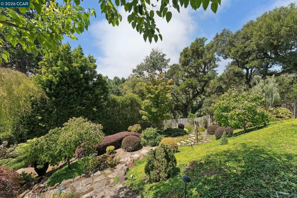 5821 Colton Boulevard Oakland CA 94611