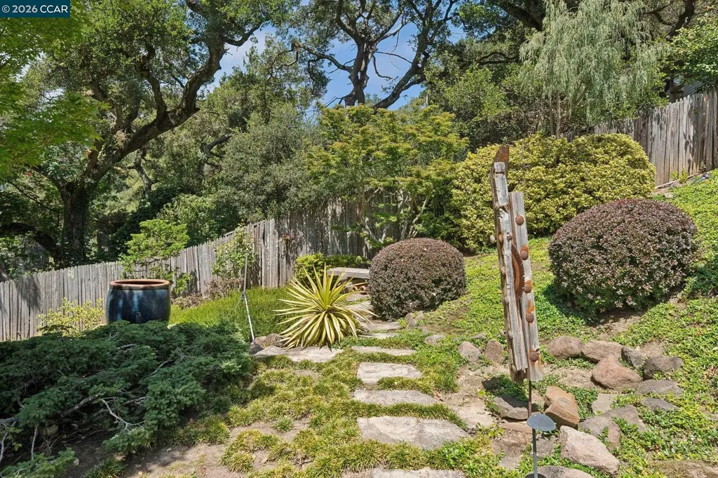 5821 Colton Boulevard Oakland CA 94611