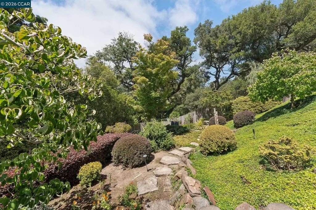 5821 Colton Boulevard Oakland CA 94611