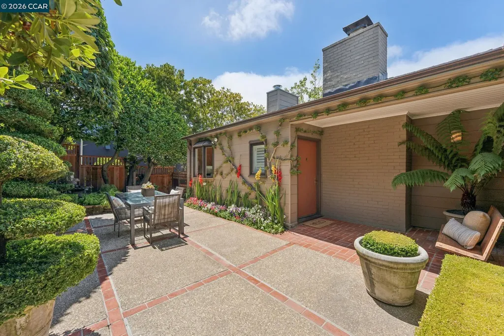 5821 Colton Boulevard Oakland CA 94611