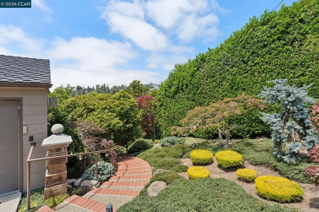 5821 Colton Boulevard Oakland CA 94611