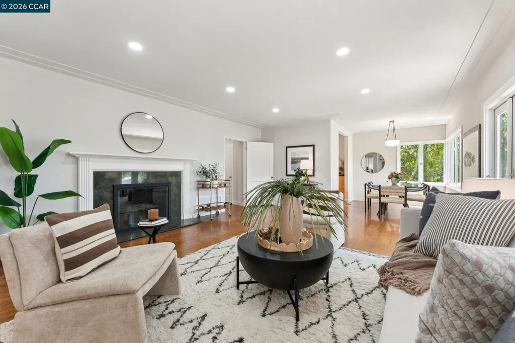 5821 Colton Boulevard Oakland CA 94611