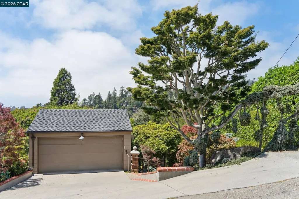5821 Colton Boulevard Oakland CA 94611