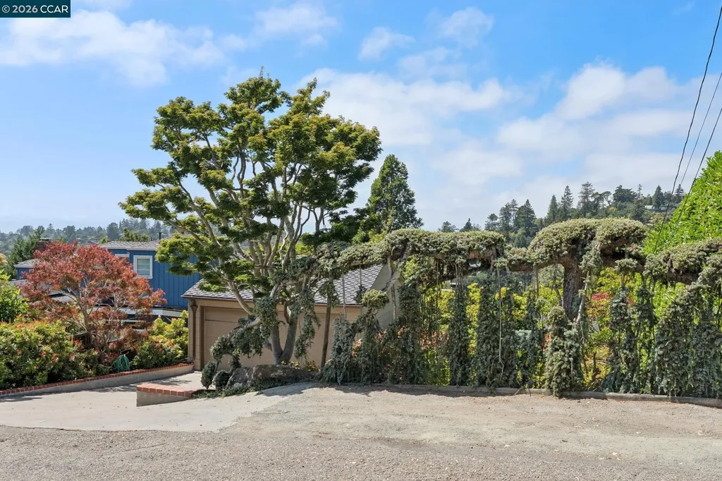 5821 Colton Boulevard Oakland CA 94611