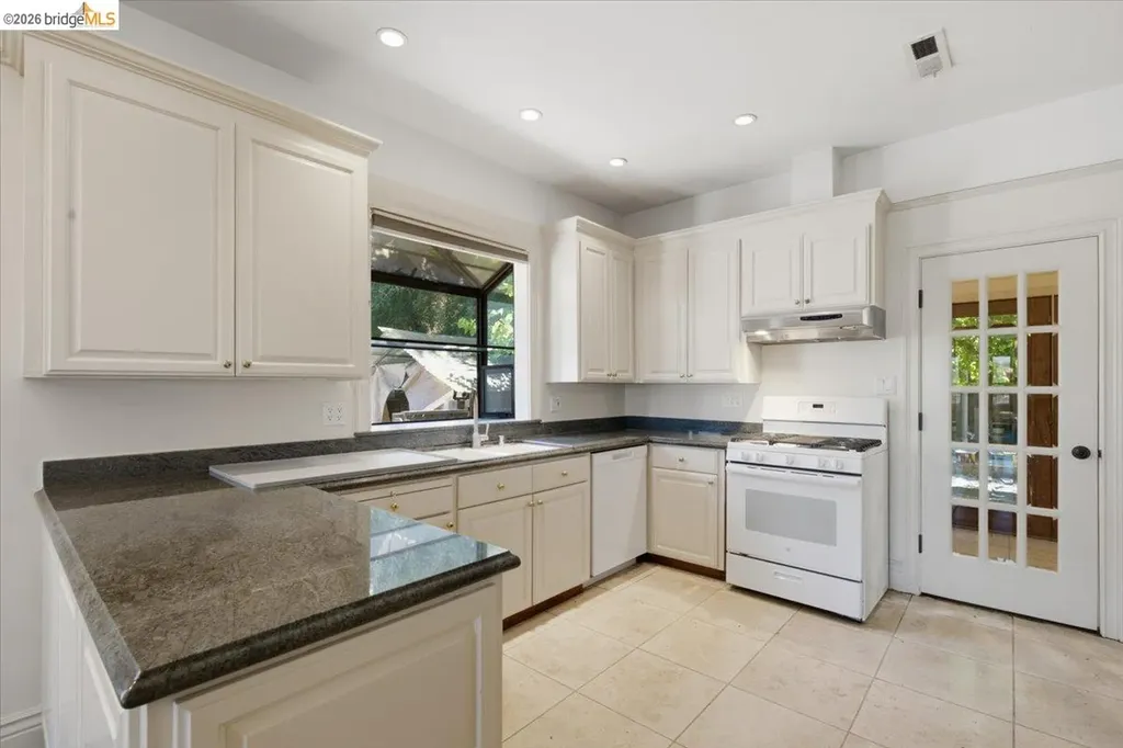 627 6th Street Vallejo CA 94590