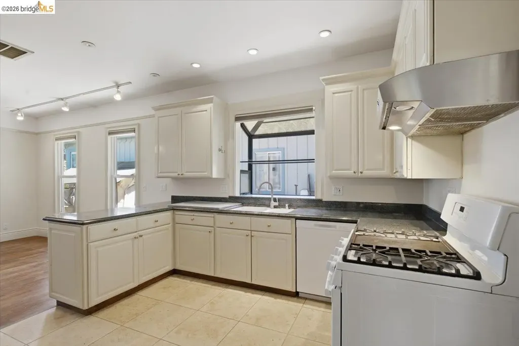 627 6th Street Vallejo CA 94590