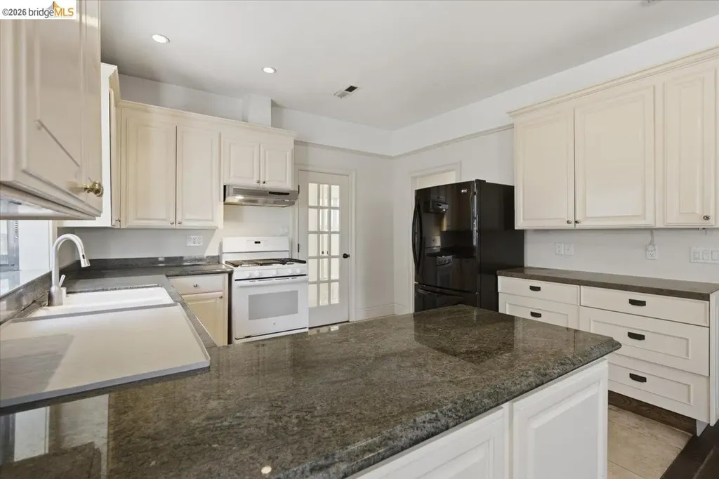 627 6th Street Vallejo CA 94590
