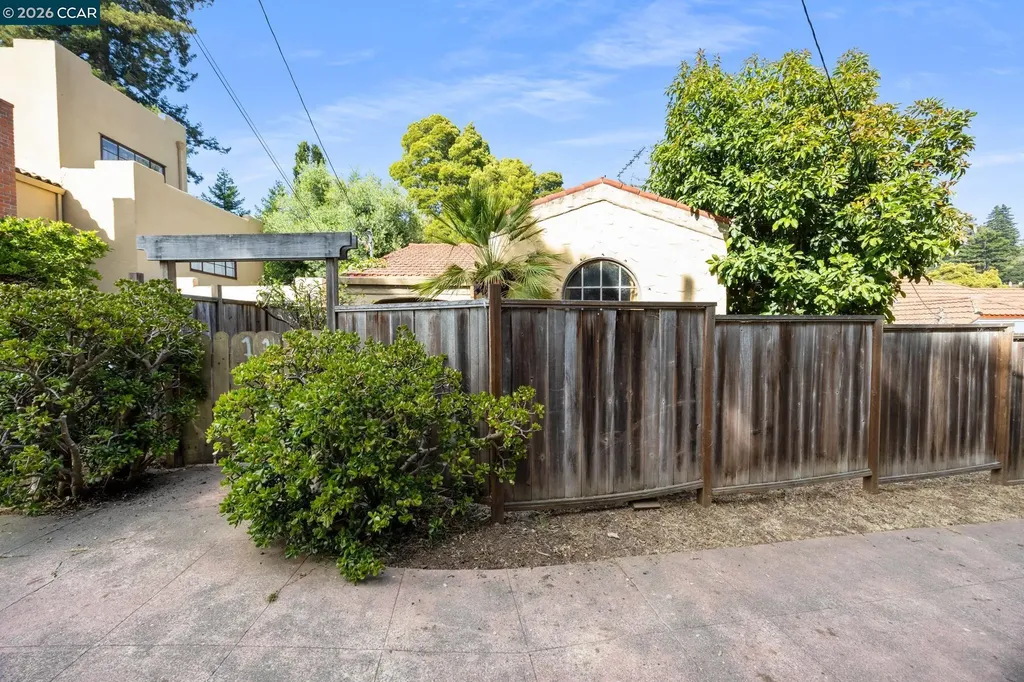 11 Edgecroft Road Kensington CA 94707