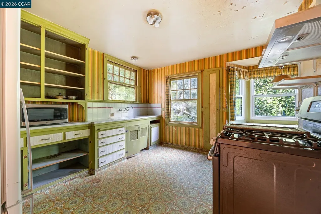 11 Edgecroft Road Kensington CA 94707