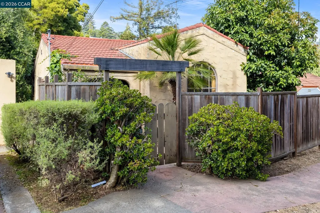 11 Edgecroft Road Kensington CA 94707