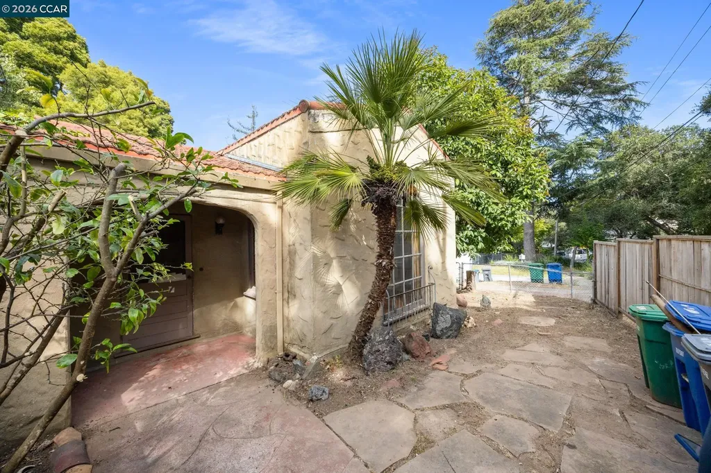 11 Edgecroft Road Kensington CA 94707