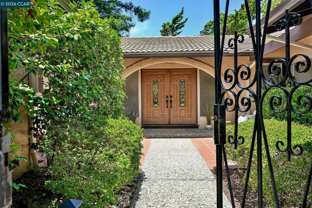 1085 Country Club Drive Moraga CA 94556
