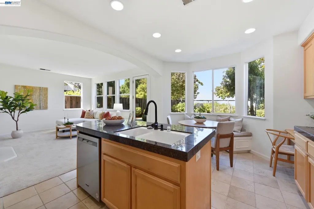 19475 Buren Place Castro Valley CA 94552