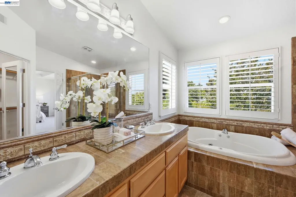 19475 Buren Place Castro Valley CA 94552