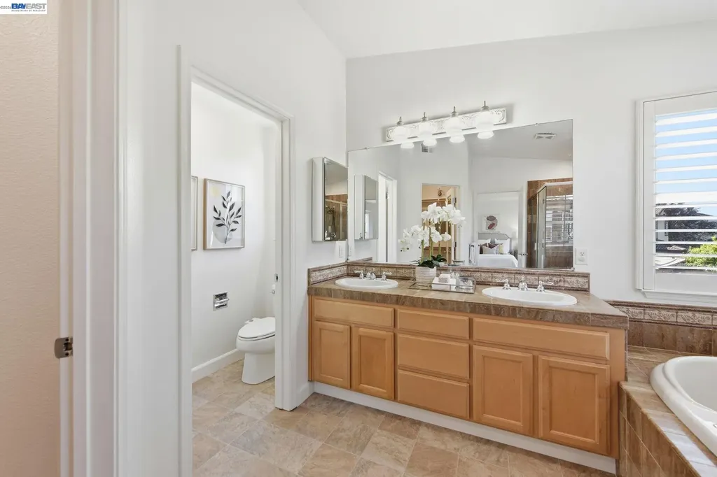 19475 Buren Place Castro Valley CA 94552
