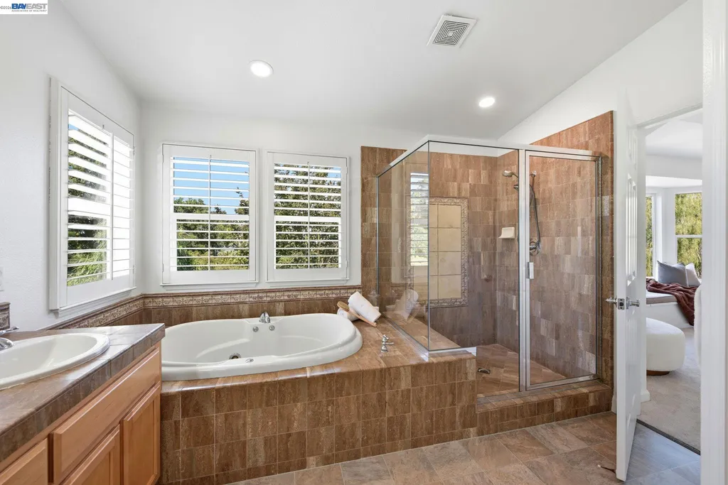 19475 Buren Place Castro Valley CA 94552