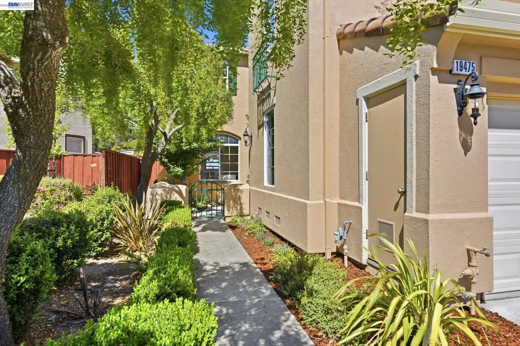 19475 Buren Place Castro Valley CA 94552