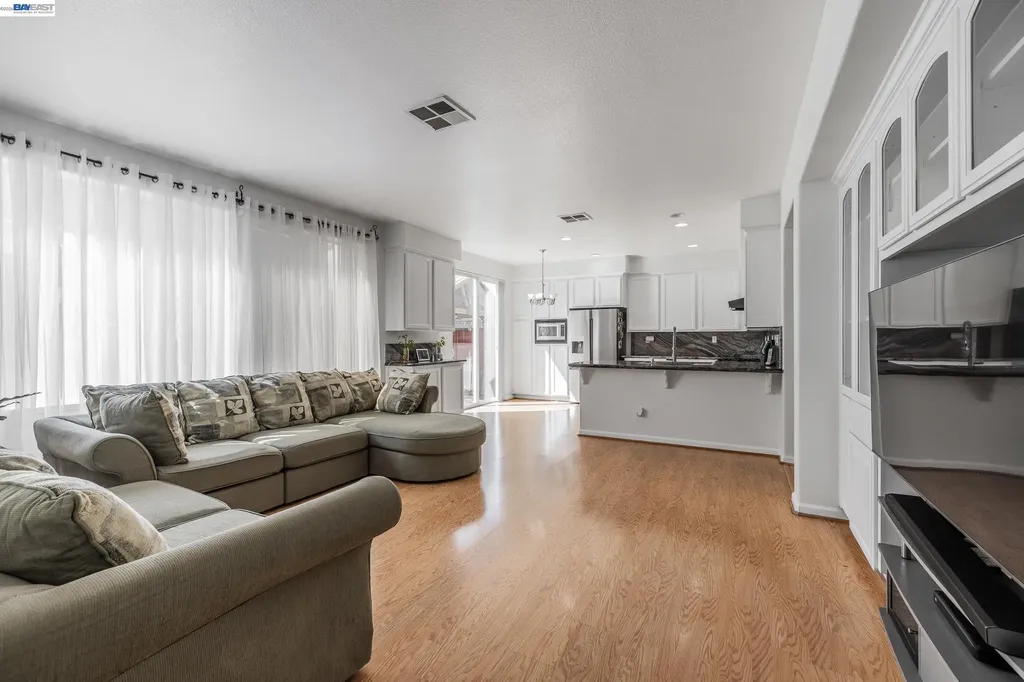 530 Spalding Street Hayward CA 94544