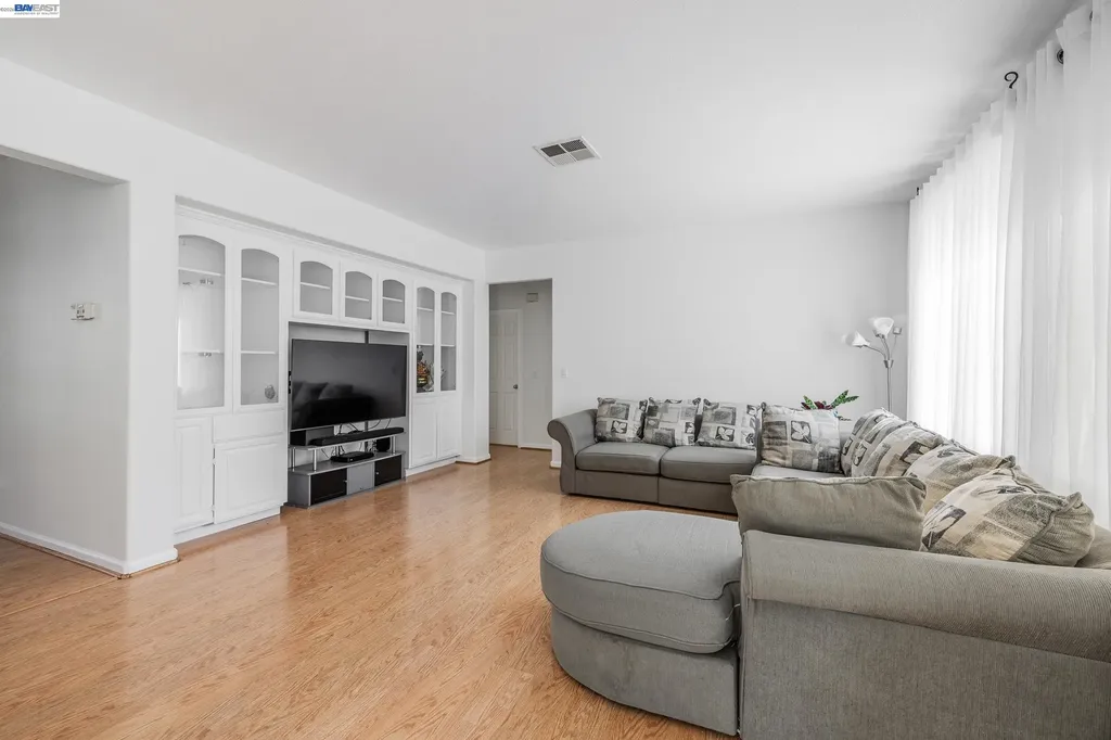 530 Spalding Street Hayward CA 94544