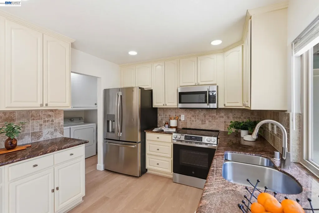 27540 Ponderosa Court Hayward CA 94545