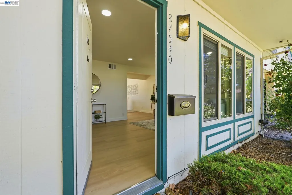 27540 Ponderosa Court Hayward CA 94545