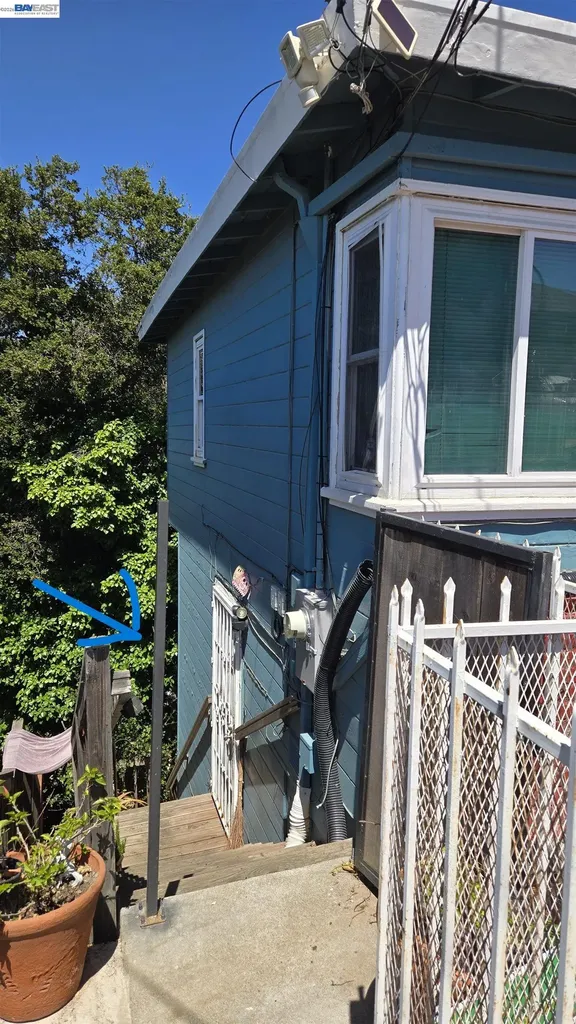 8600 Seneca Street Oakland CA 94605