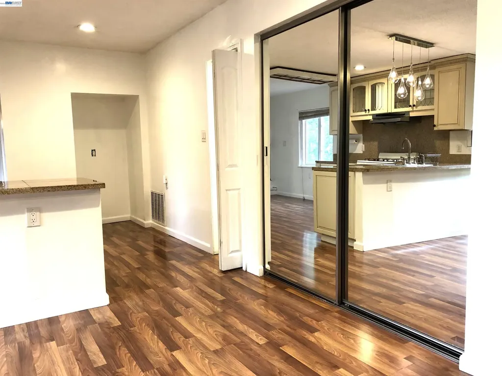 8600 Seneca Street Oakland CA 94605
