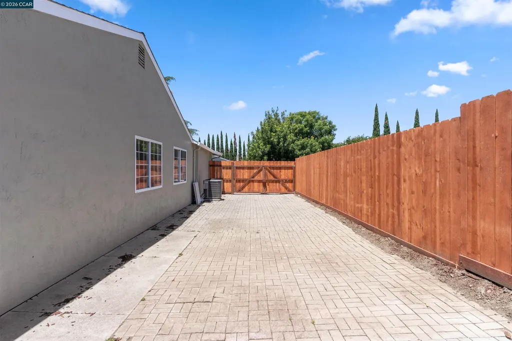 12 Merrimac Place Pittsburg CA 94565