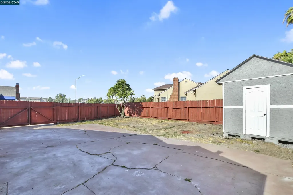 425 8th Street Pittsburg CA 94565