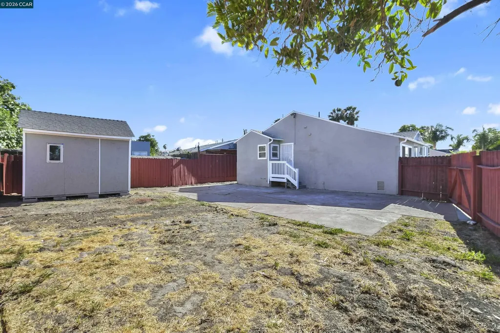 425 8th Street Pittsburg CA 94565