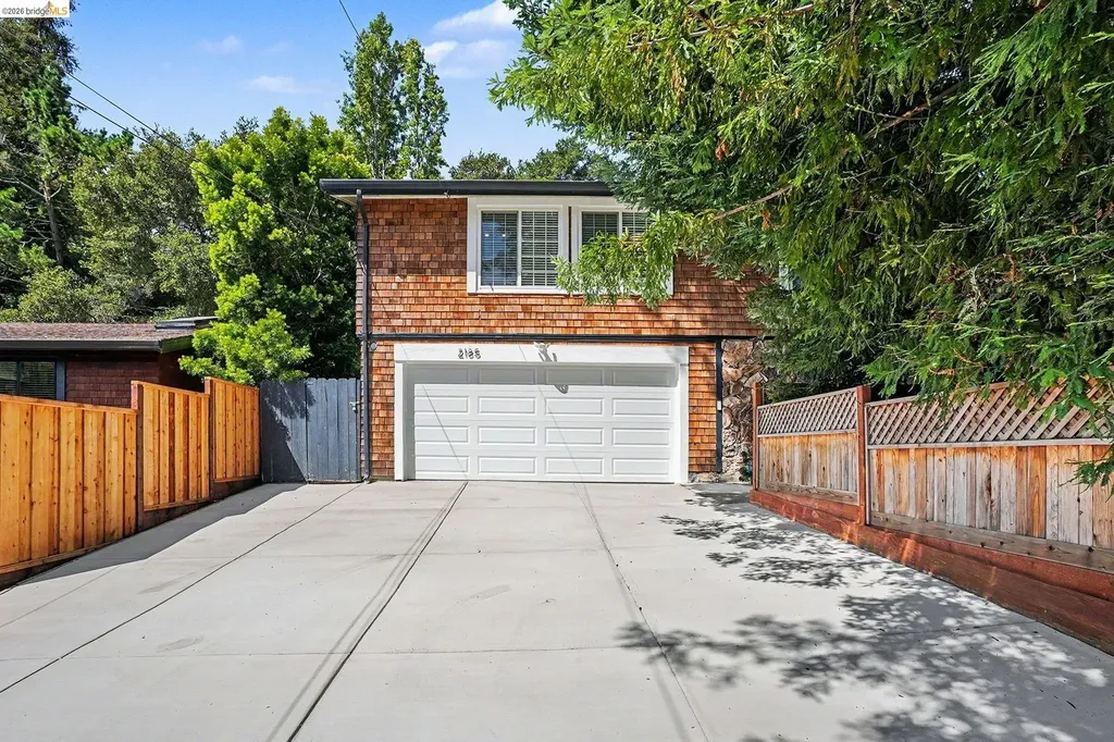 2185 Trafalgar Place Oakland CA 94611
