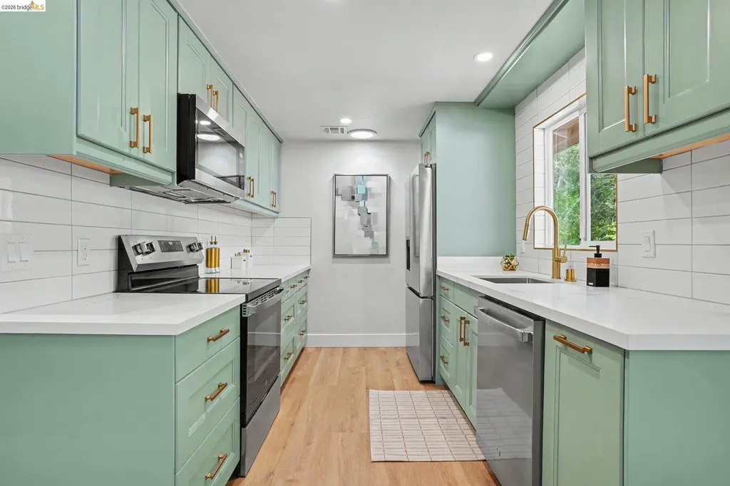 2185 Trafalgar Place Oakland CA 94611