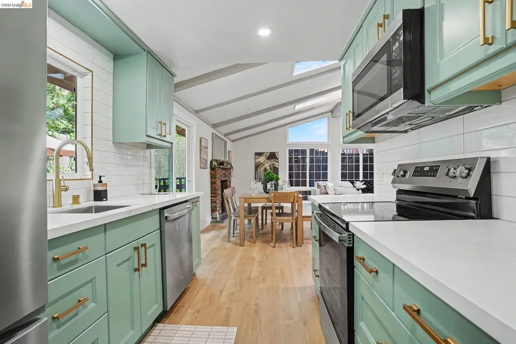 2185 Trafalgar Place Oakland CA 94611