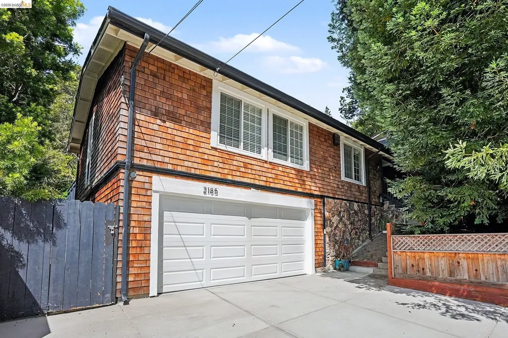 2185 Trafalgar Place Oakland CA 94611