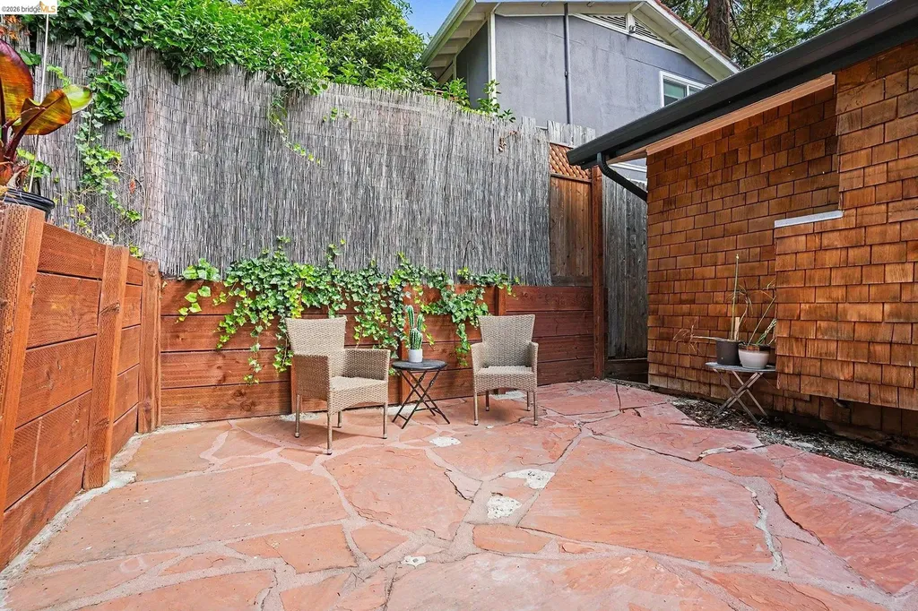 2185 Trafalgar Place Oakland CA 94611