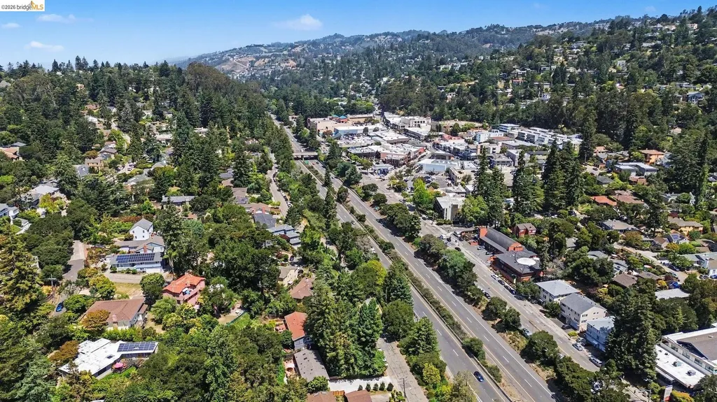 2185 Trafalgar Place Oakland CA 94611