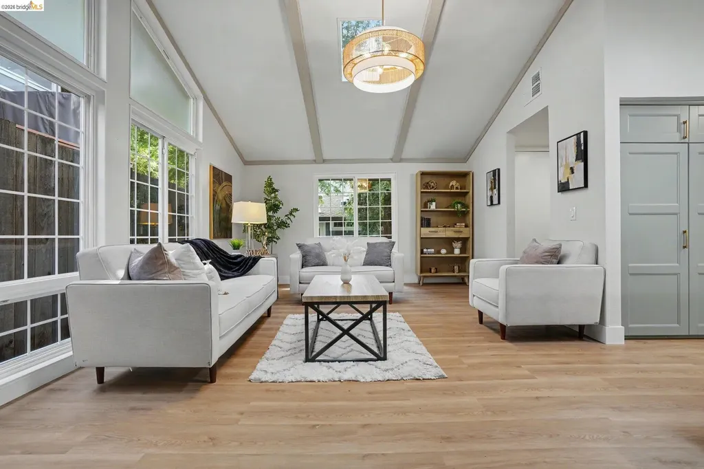 2185 Trafalgar Place Oakland CA 94611