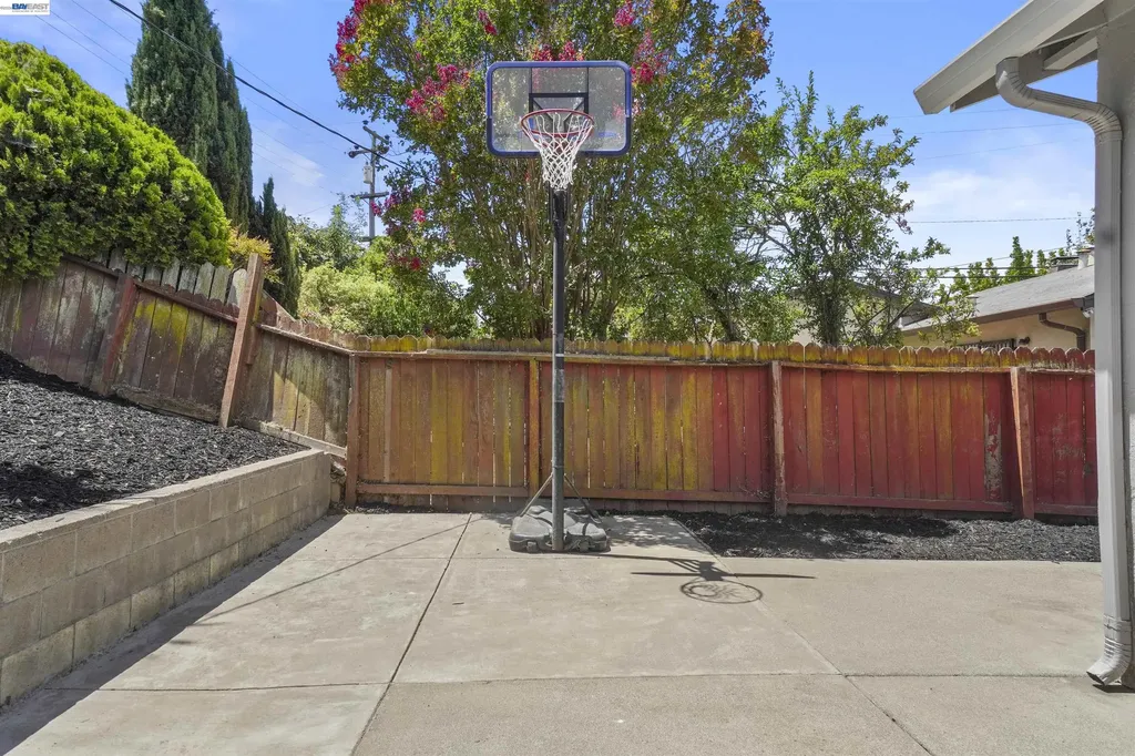 406 Mini Drive Vallejo CA 94589