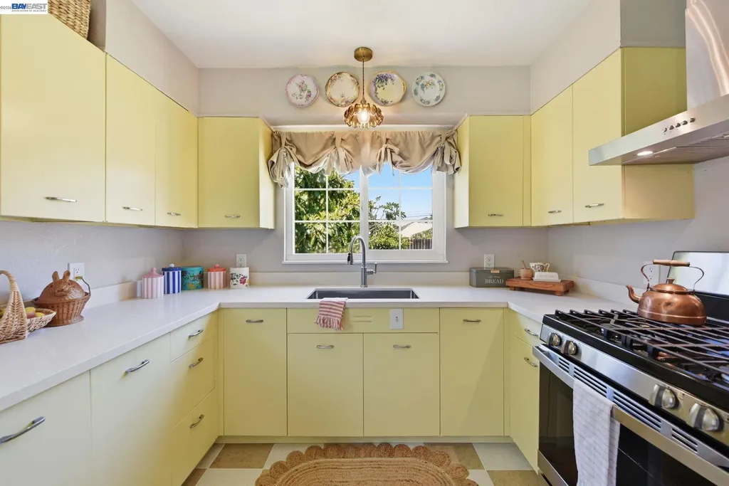 1135 Via Esperanza San Lorenzo CA 94580