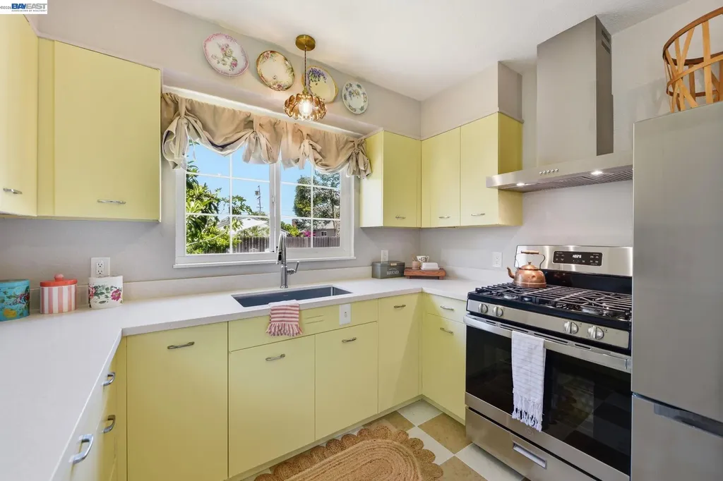 1135 Via Esperanza San Lorenzo CA 94580