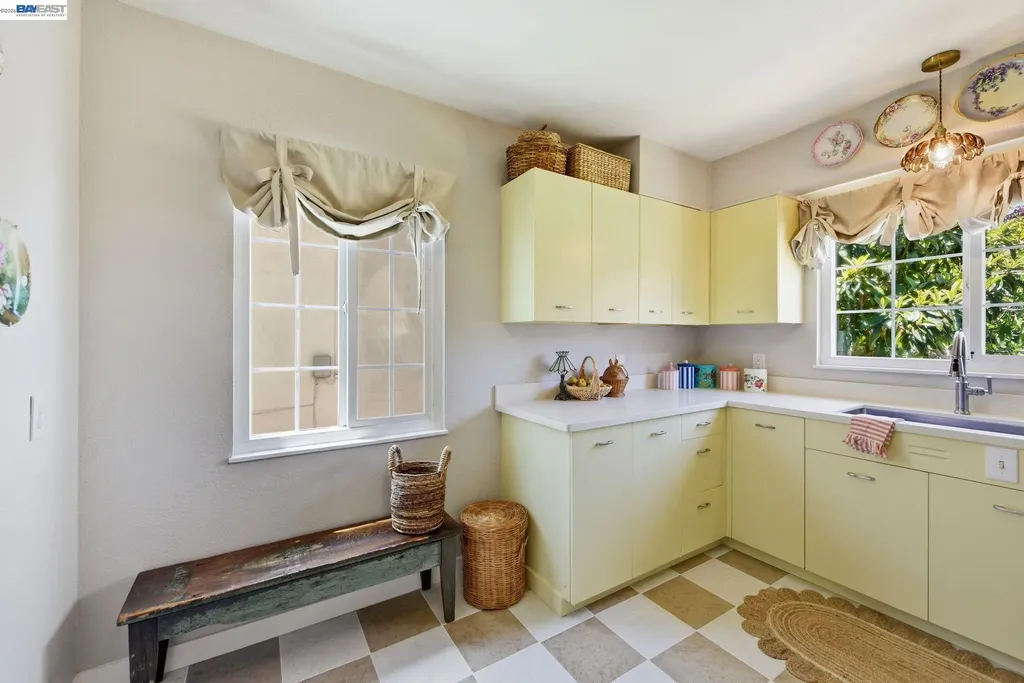 1135 Via Esperanza San Lorenzo CA 94580