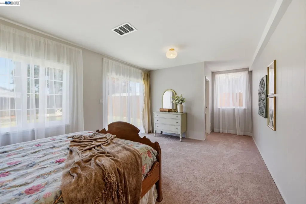 1135 Via Esperanza San Lorenzo CA 94580